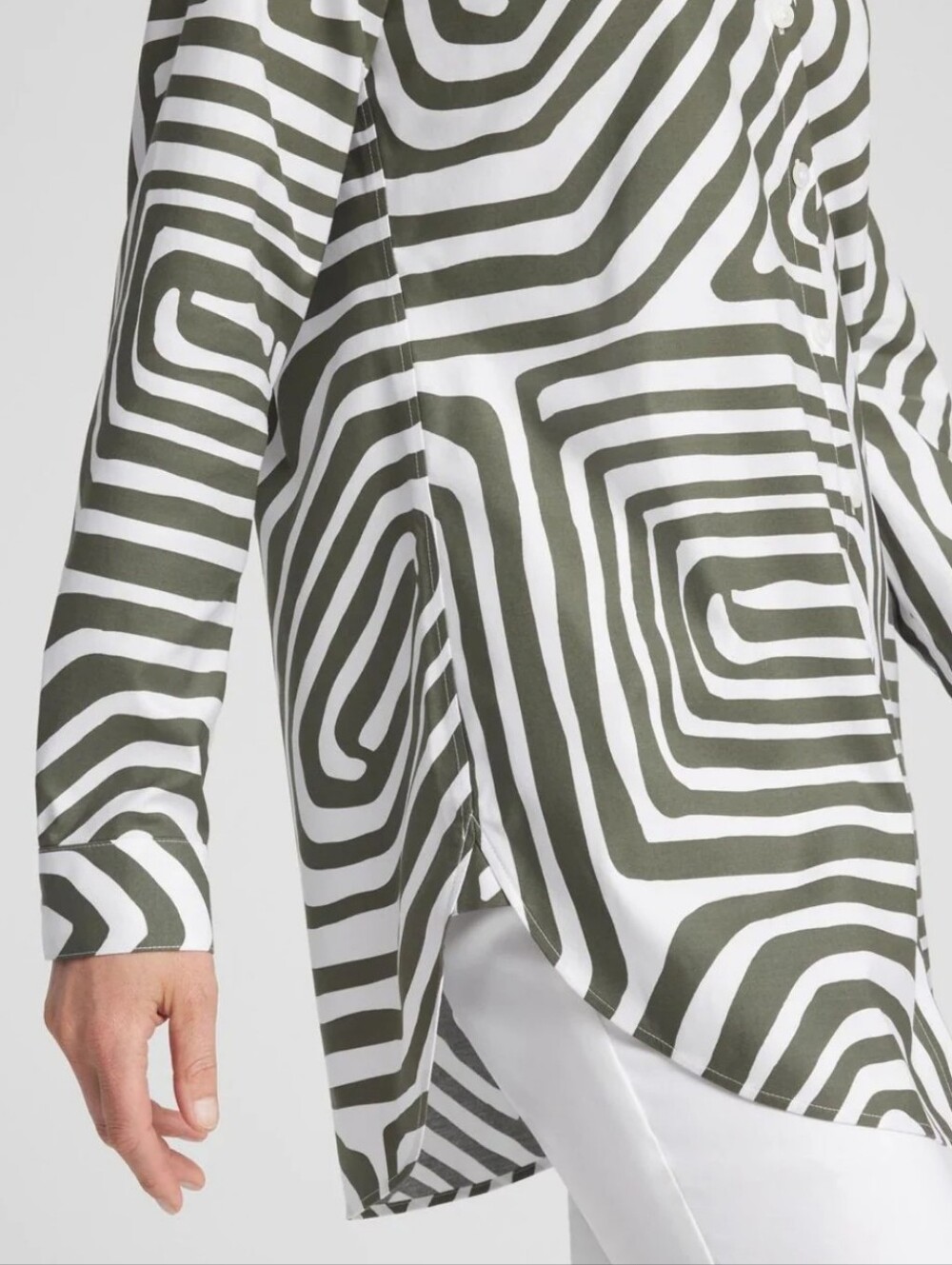Chico's No Iron Stretch Abstract Long Sleeve Button Down Tunic Like New - Picture 5 of 11